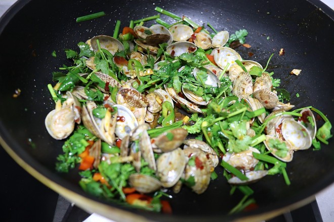 爆炒花蛤的做法-香辣味炒菜譜