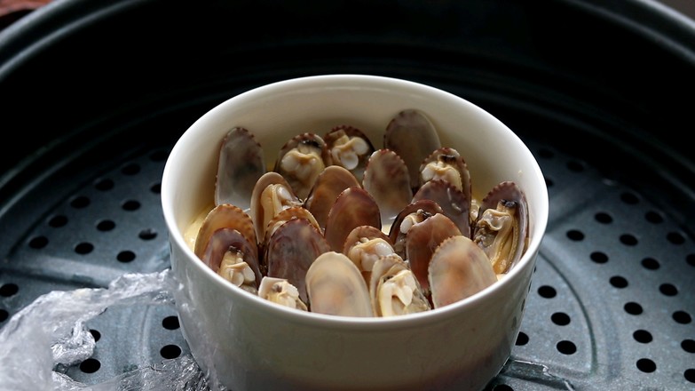 花甲燉蛋的做法-咸鮮味蒸菜譜