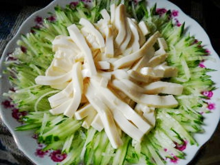 黃瓜木耳拌豆花的做法-酸辣味拌菜譜