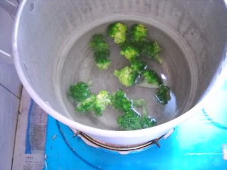 洋蔥雞絲西蘭花的做法-家常味炒菜譜