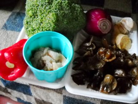 洋蔥雞絲西蘭花的做法-家常味炒菜譜