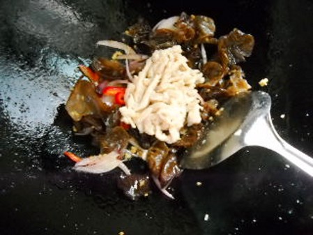 洋蔥雞絲西蘭花的做法-家常味炒菜譜