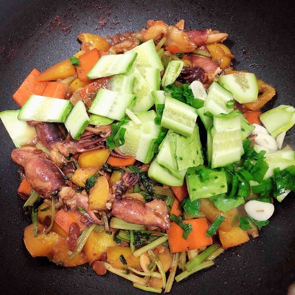 醬爆筆管魷魚（10分鐘快手菜）的做法-醬香味炒菜譜