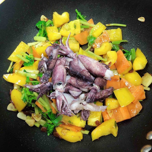 醬爆筆管魷魚（10分鐘快手菜）的做法-醬香味炒菜譜