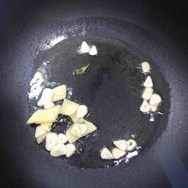 醬爆筆管魷魚（10分鐘快手菜）的做法-醬香味炒菜譜