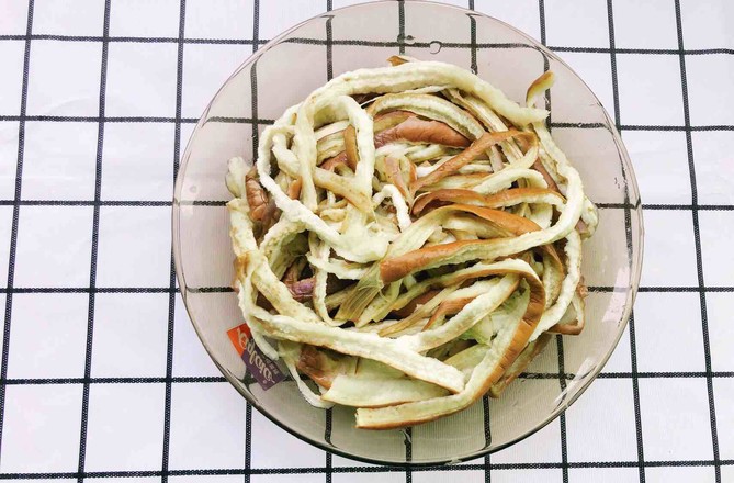 手撕茄子的做法-香辣味拌菜譜-易網健康養生網 手撕茄子的做法-香辣味拌菜譜