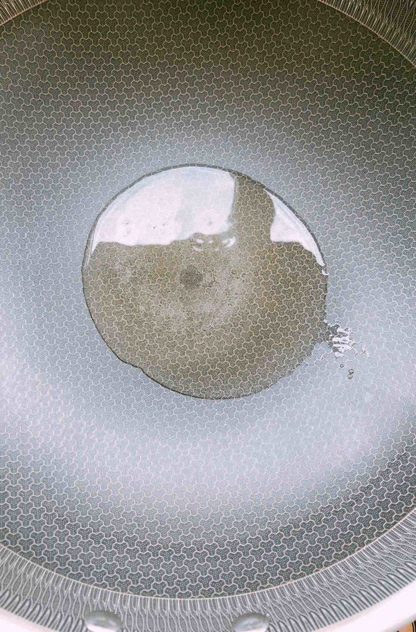 手撕茄子的做法-香辣味拌菜譜-易網健康養生網 手撕茄子的做法-香辣味拌菜譜