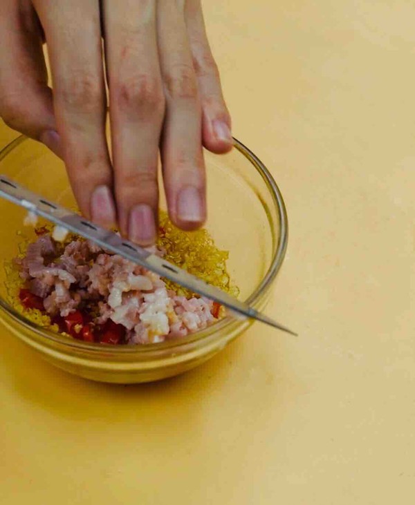 蒜蓉烤白菇的做法-香辣味烤菜譜-易網(wǎng)健康養(yǎng)生網(wǎng) 蒜蓉烤白菇的做法-香辣味烤菜譜