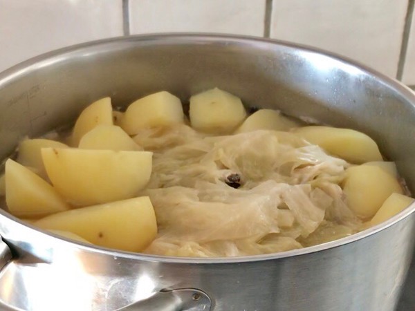 羊肉燉包菜的做法-咸鮮味煮菜譜