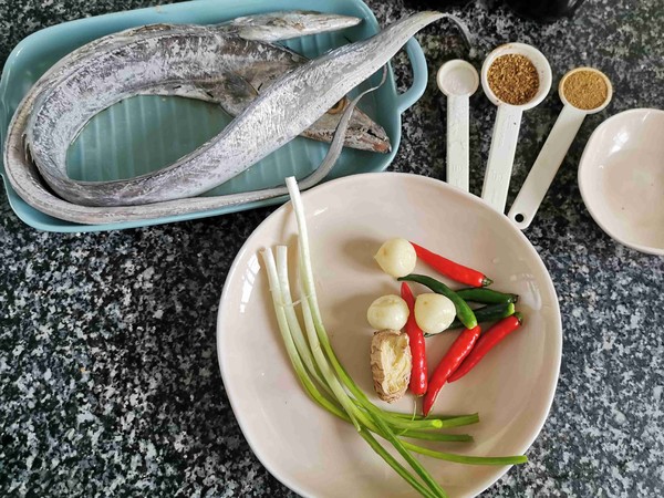 香辣帶魚的做法-香辣味烤菜譜