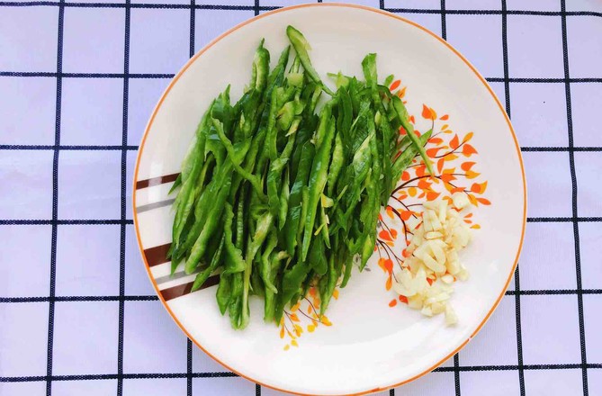 青椒炒杏鮑菇的做法-咸鮮味炒菜譜