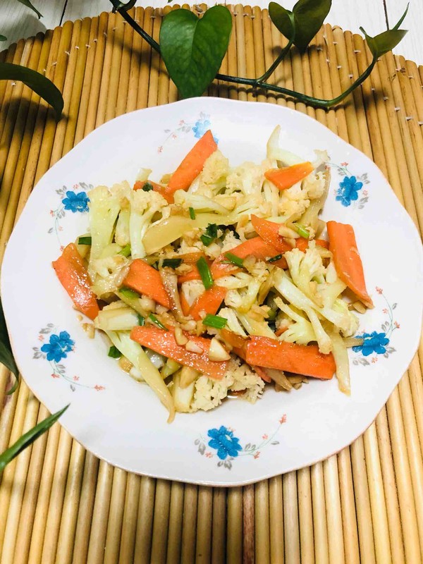 清炒花菜的做法-家常味炒菜譜