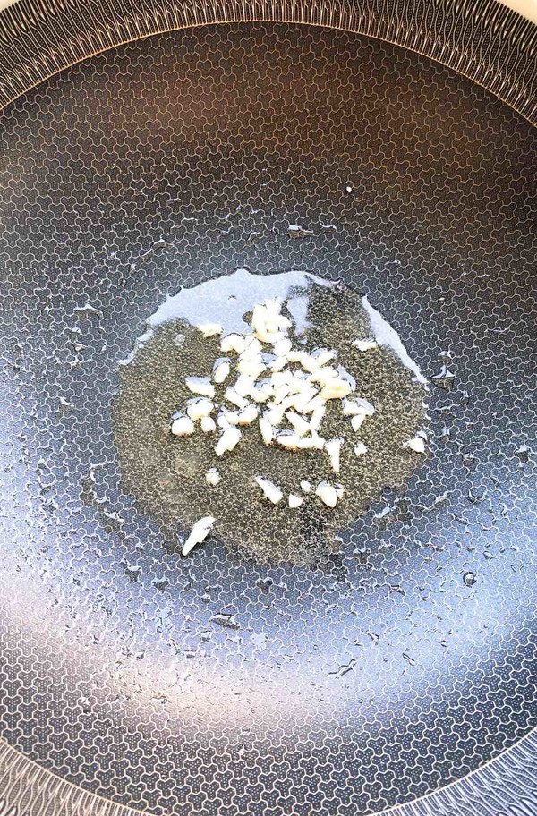 青椒炒杏鮑菇的做法-咸鮮味炒菜譜