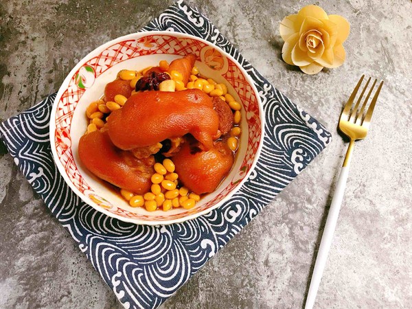 黃豆悶豬蹄的做法-家常味燒菜譜