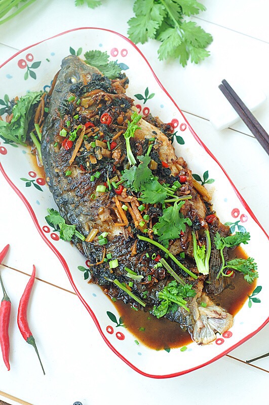 紫蘇燒鯉魚(yú)的做法-家常味燒菜譜