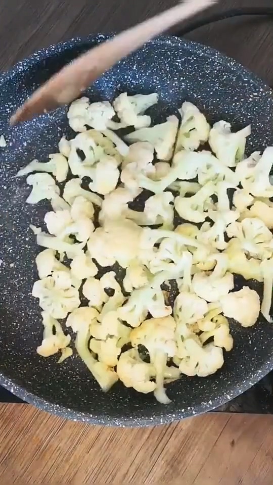 家常版干鍋有機菜花的做法-香辣味炒菜譜