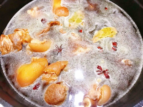 黃豆悶豬蹄的做法-家常味燒菜譜