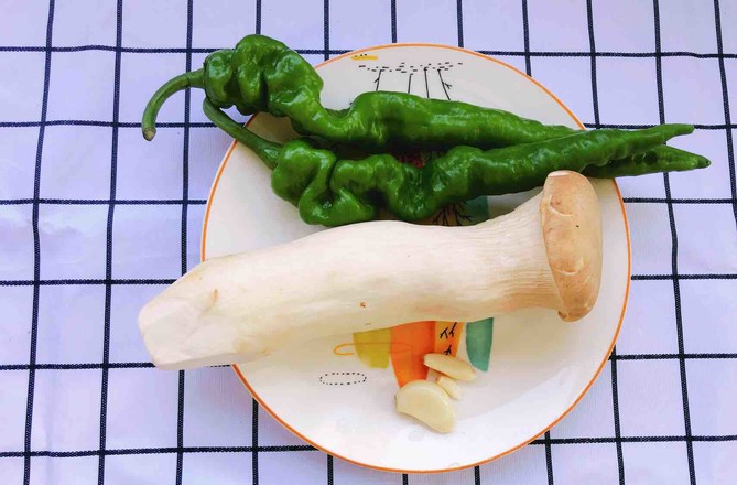 青椒炒杏鮑菇的做法-咸鮮味炒菜譜