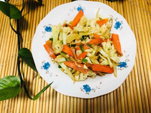 清炒花菜的做法-家常味炒菜譜