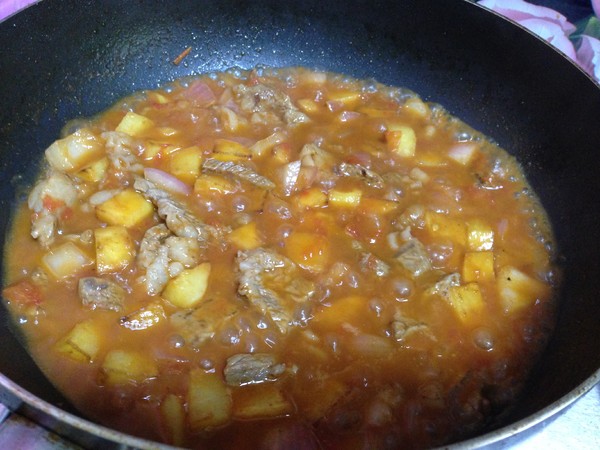 牛排燉土豆的做法-家常味燒菜譜