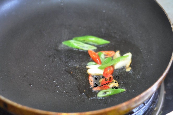 椒鹽蠶蛹的做法-家常味炸菜譜