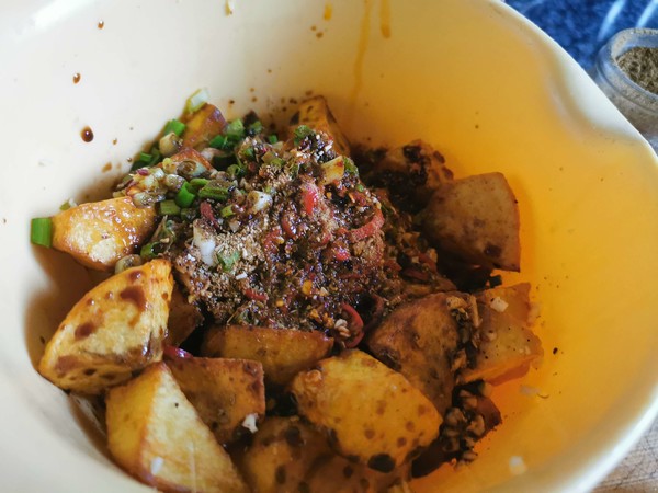 鍋巴土豆的做法-香辣味拌菜譜-易網(wǎng)健康養(yǎng)生網(wǎng) 鍋巴土豆的做法-香辣味拌菜譜