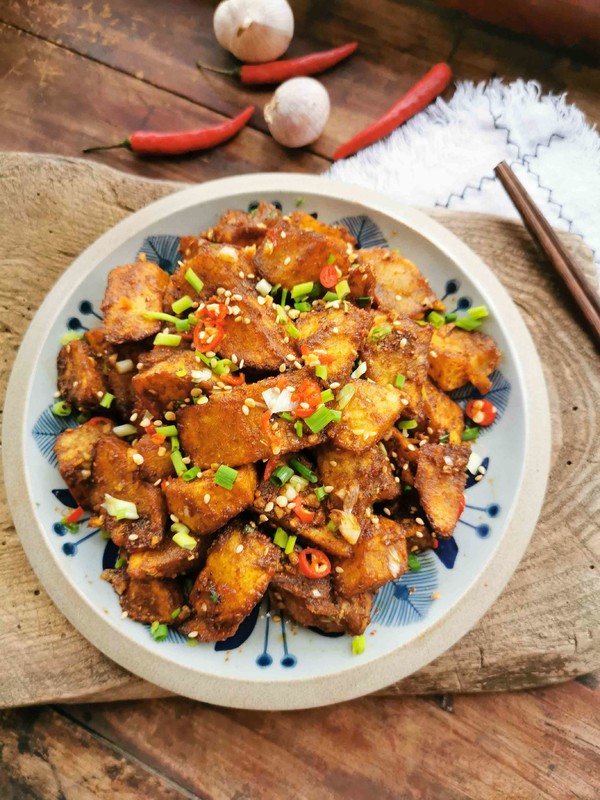 鍋巴土豆的做法-香辣味拌菜譜-易網(wǎng)健康養(yǎng)生網(wǎng) 鍋巴土豆的做法-香辣味拌菜譜