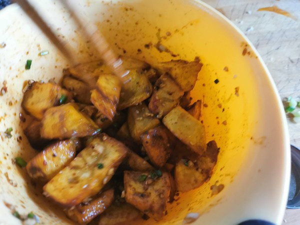 鍋巴土豆的做法-香辣味拌菜譜-易網(wǎng)健康養(yǎng)生網(wǎng) 鍋巴土豆的做法-香辣味拌菜譜