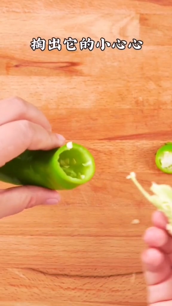 虎皮青椒的做法-咸鮮味炒菜譜-易網<a href=http://www.gyfww.com/ target=_blank class=infotextkey>健康養生</a>網 虎皮青椒的做法-咸鮮味炒菜譜