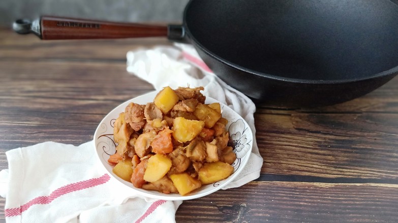 雞腿燉土豆的做法-醬香味燉菜譜