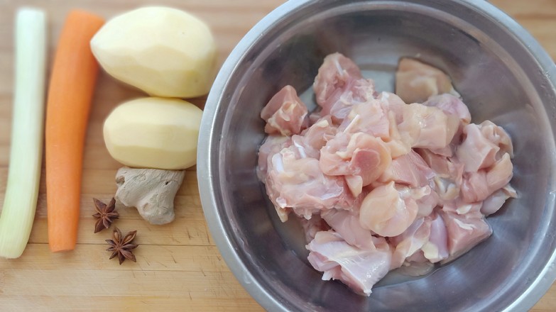 雞腿燉土豆的做法-醬香味燉菜譜