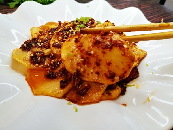 風(fēng)味土豆片的做法-麻辣味煎菜譜