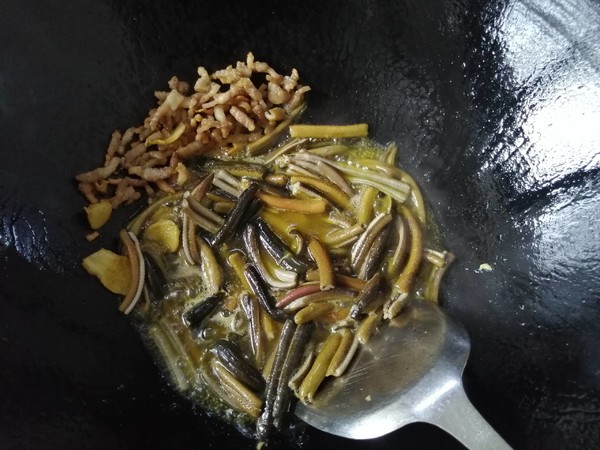 洋蔥炒鱔絲的做法-家常味炒菜譜