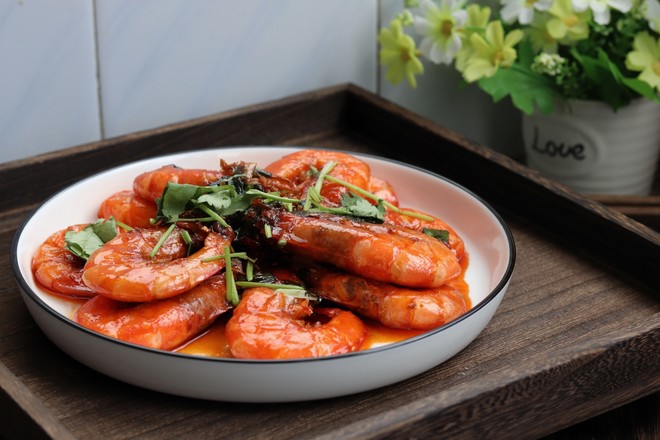 油燜大蝦（懶人版）的做法-咸鮮味炒菜譜