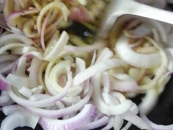 洋蔥炒鱔絲的做法-家常味炒菜譜