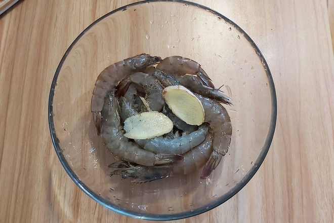 油燜大蝦（懶人版）的做法-咸鮮味炒菜譜