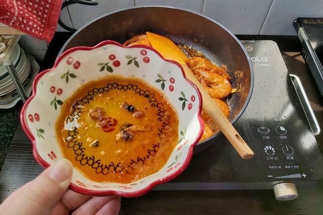 油燜大蝦（懶人版）的做法-咸鮮味炒菜譜