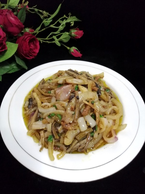 洋蔥炒鱔絲的做法-家常味炒菜譜