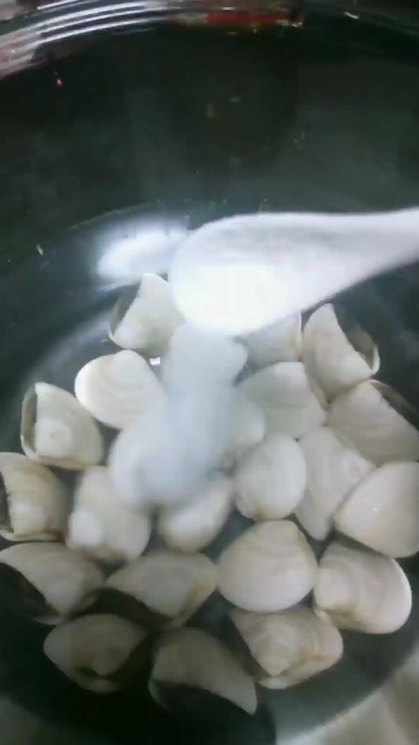 白貝蒸蛋的做法-咸鮮味蒸菜譜-易網<a href=http://www.gyfww.com/ target=_blank class=infotextkey>健康養生</a>網 白貝蒸蛋的做法-咸鮮味蒸菜譜