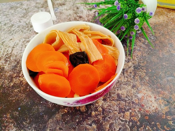 紅蘿卜燉腐竹的做法-家常味燉菜譜