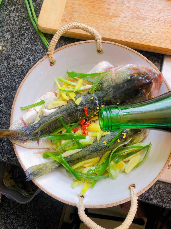 豉油蒸鱸魚的做法-醬香味蒸菜譜