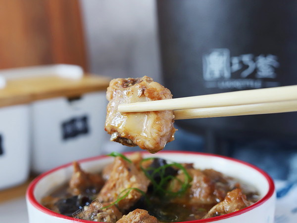 木耳蒸排骨的做法-家常味蒸菜譜