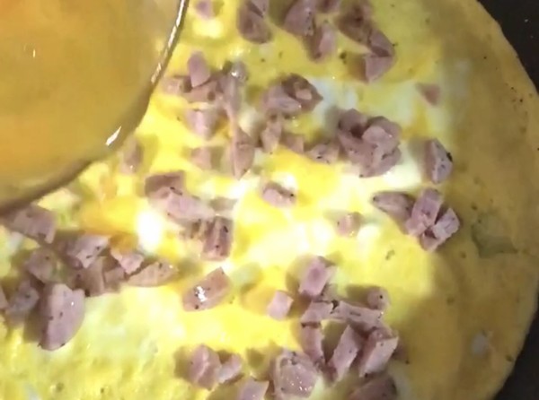 香腸雞蛋卷的做法-咸鮮味煎菜譜