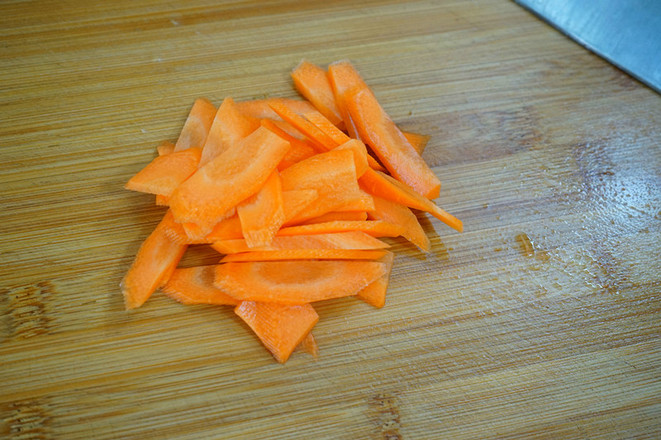 芹菜木耳炒雞蛋的做法-家常味炒菜譜