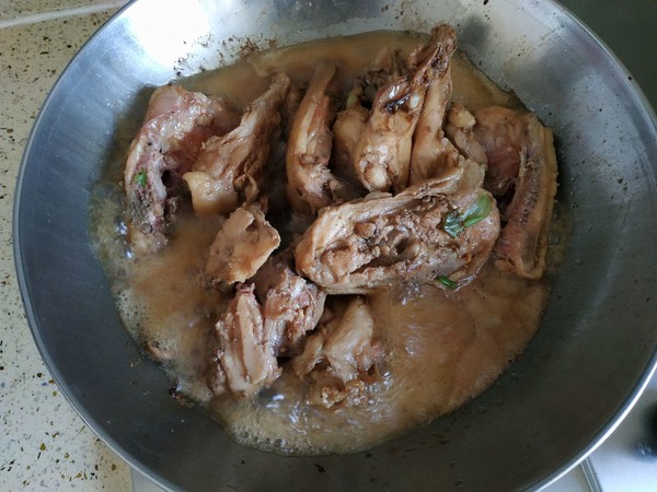 紅燒雞骨架的做法-咸鮮味煮菜譜