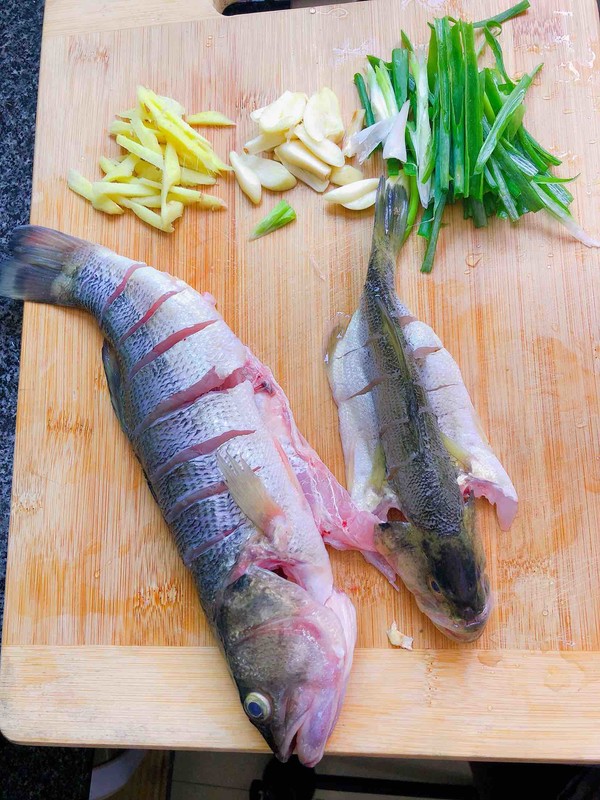 豉油蒸鱸魚的做法-醬香味蒸菜譜