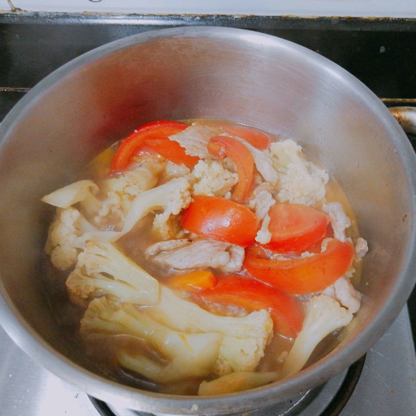 西紅柿燜菜花的做法-家常味燜菜譜