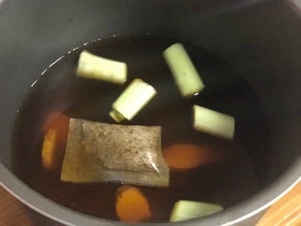 家庭版醬牛肉的做法-家常味燉菜譜-易網健康養生網 家庭版醬牛肉的做法-家常味燉菜譜