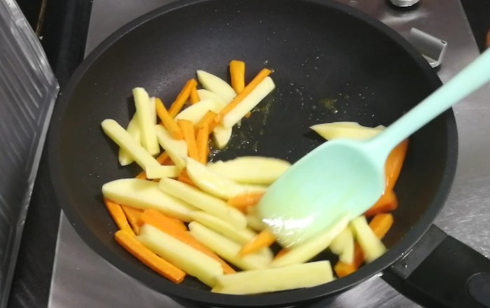 沙爹土豆牛肉的做法-家常味炒菜譜