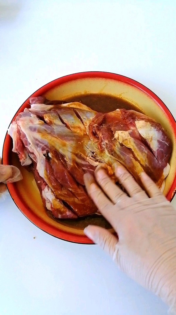 烤羊腿的做法-咸鮮味烤菜譜